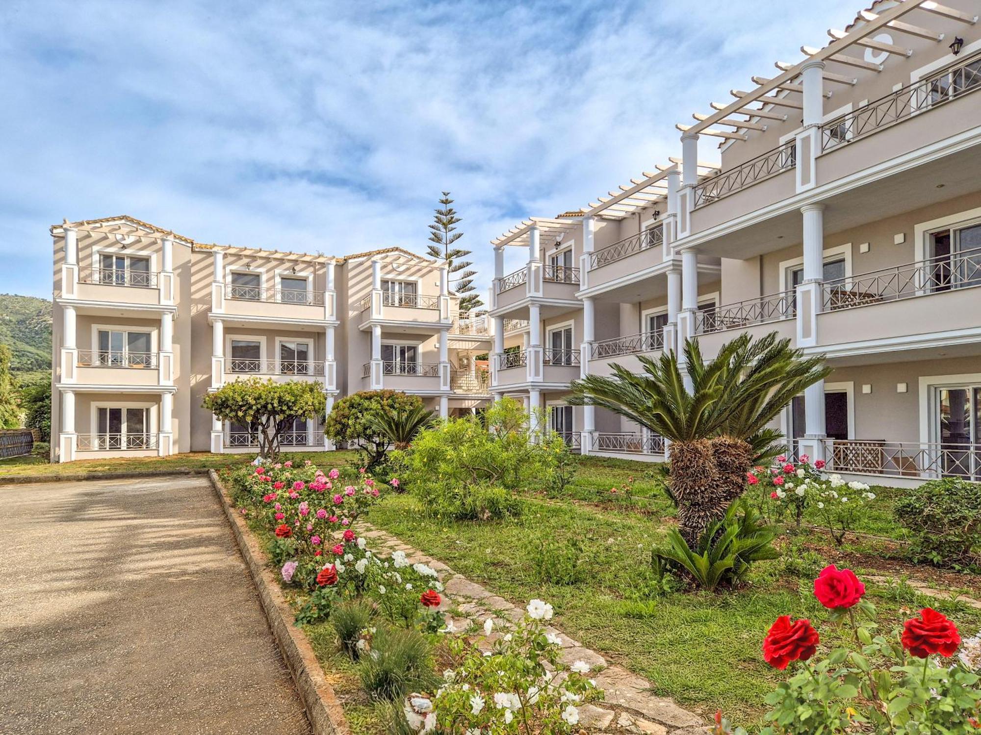 Thinalos Aparthotel Acharavi  Exteriér fotografie