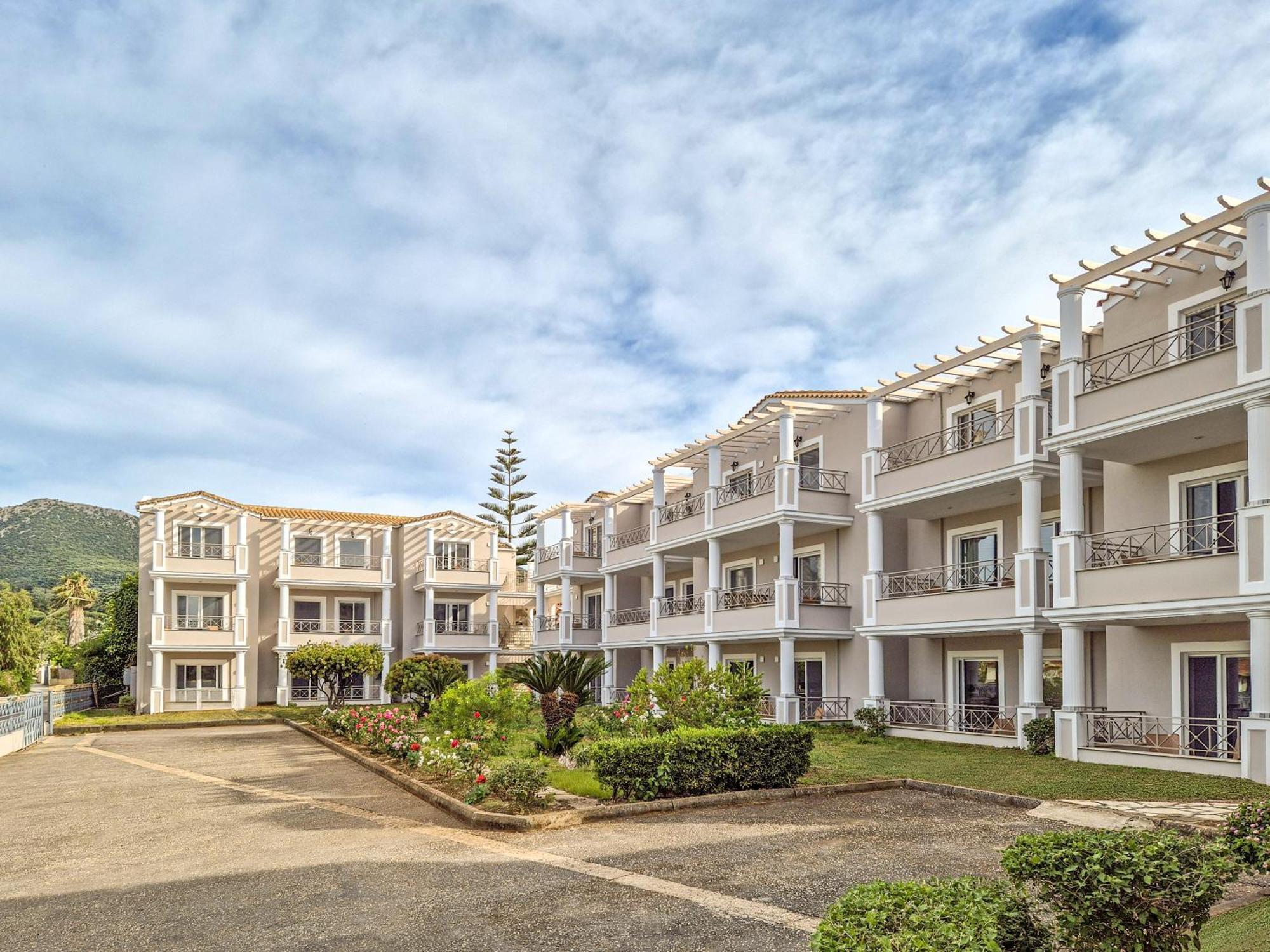 Thinalos Aparthotel Acharavi  Exteriér fotografie