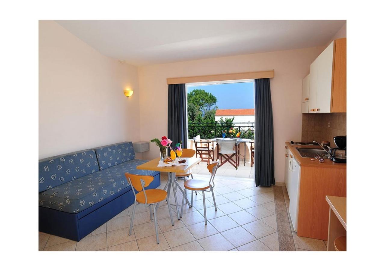 Thinalos Aparthotel Acharavi  Exteriér fotografie